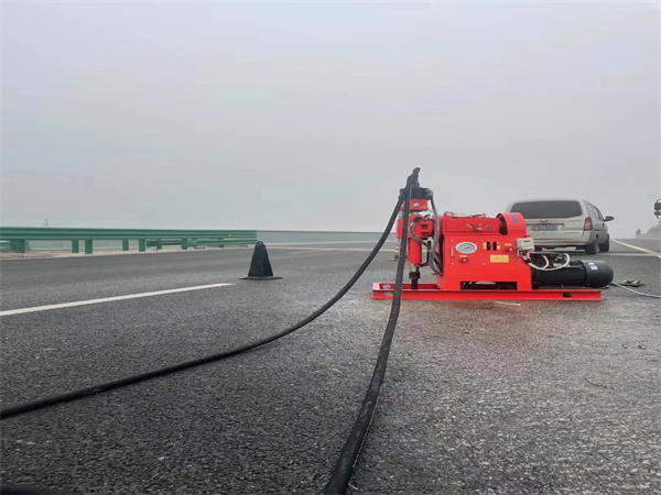 河曲马路路基路面开裂下沉注浆加固灌浆